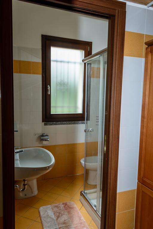 Bed And Breakfast Linate Peschiera Borromeo Номер фото